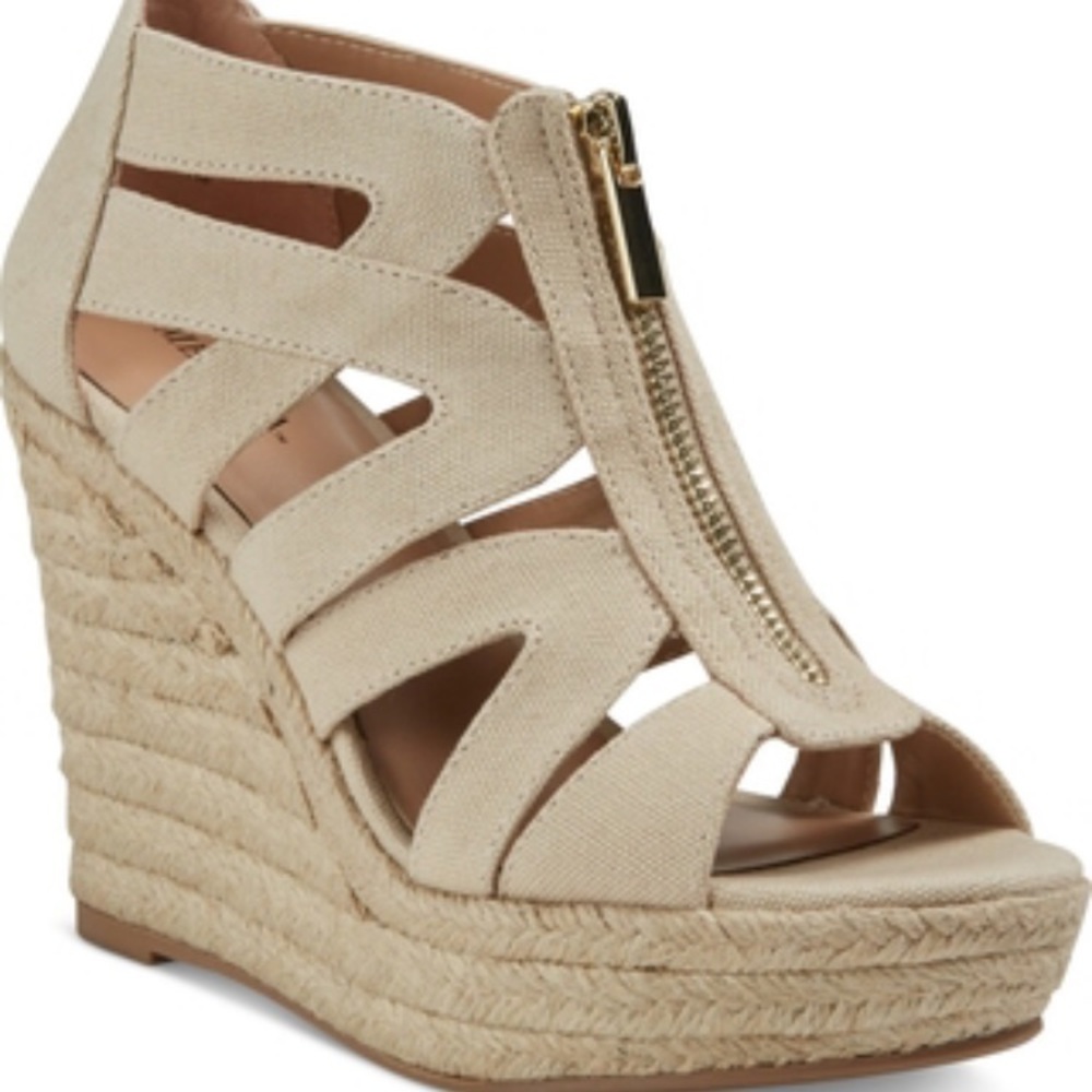 NWOT Target Merona Ruth Canvas Zipper Wedge sz 8.5